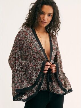 Free People Lola Boho Kimono Tassel Closure Dramatic Romantic Sleeves Floral S